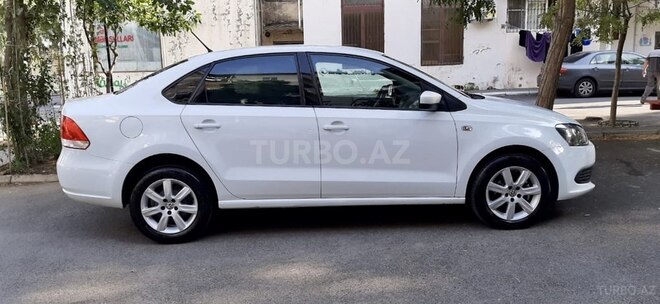 Volkswagen Polo 2014, 105,600 km - 1.6 l - Bakı