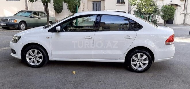 Volkswagen Polo 2014, 105,600 km - 1.6 l - Bakı