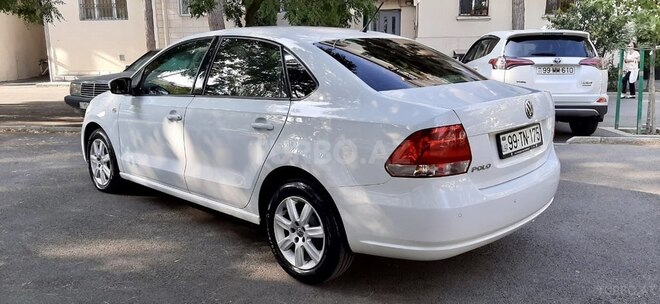 Volkswagen Polo 2014, 105,600 km - 1.6 l - Bakı