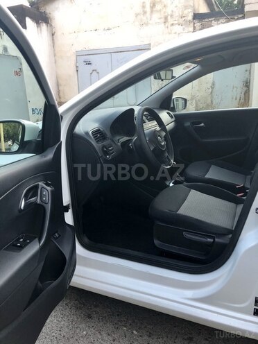 Volkswagen Polo 2014, 105,600 km - 1.6 l - Bakı