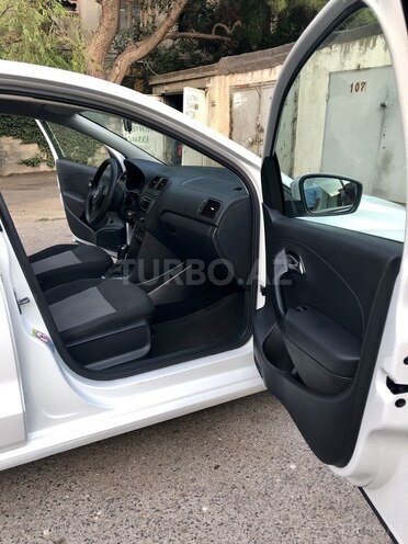 Volkswagen Polo 2014, 105,600 km - 1.6 l - Bakı