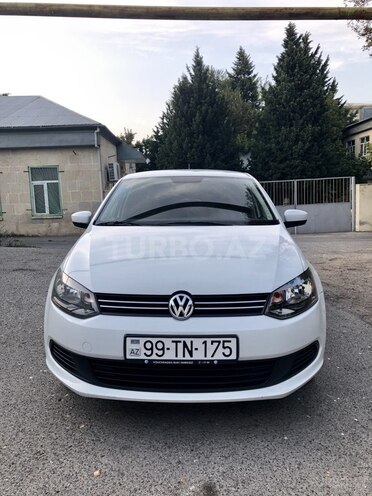 Volkswagen Polo 2014, 105,600 km - 1.6 l - Bakı