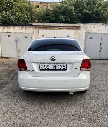 Volkswagen Polo 2014, 105,600 km - 1.6 l - Bakı
