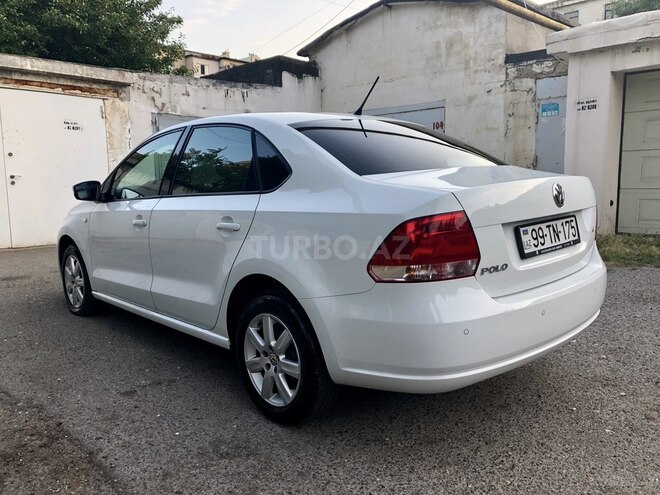 Volkswagen Polo 2014, 105,600 km - 1.6 l - Bakı