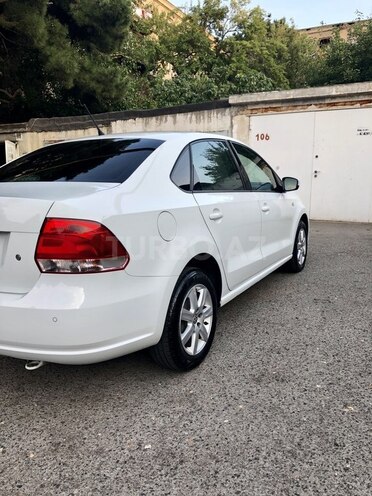 Volkswagen Polo 2014, 105,600 km - 1.6 l - Bakı