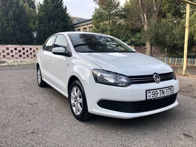 Volkswagen Polo 2014, 105,600 km - 1.6 l - Bakı
