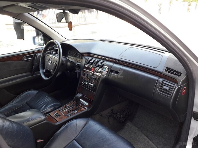 Mercedes E 220 1999, 322,355 km - 2.2 l - Xırdalan