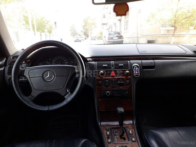 Mercedes E 220 1999, 322,355 km - 2.2 l - Xırdalan