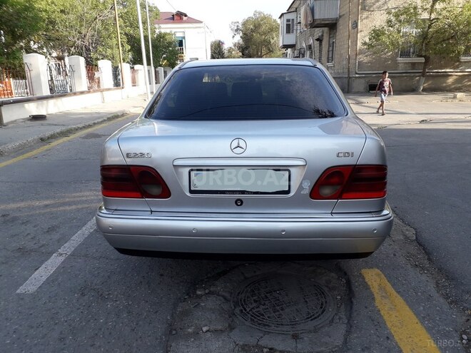 Mercedes E 220 1999, 322,355 km - 2.2 l - Xırdalan