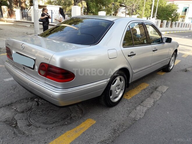 Mercedes E 220 1999, 322,355 km - 2.2 l - Xırdalan