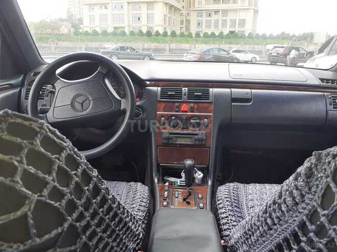 Mercedes E 240 1998, 300,000 km - 2.4 л - Bakı