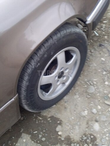Mercedes E 200 1991, 250,000 km - 2.0 l - Bakı
