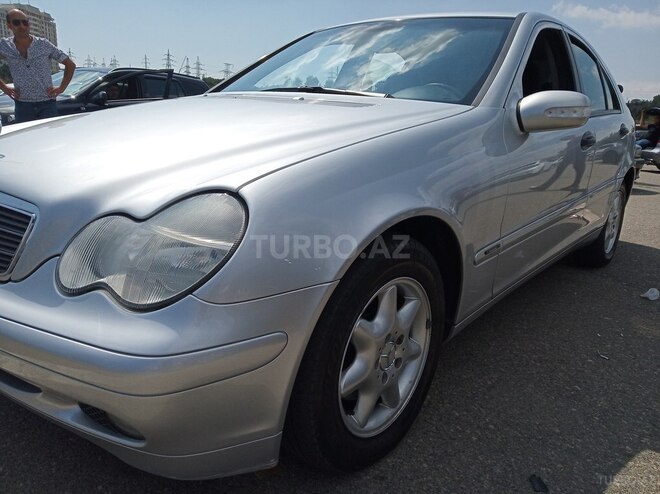 Mercedes C 200 2001, 215,000 km - 2.0 l - Quba