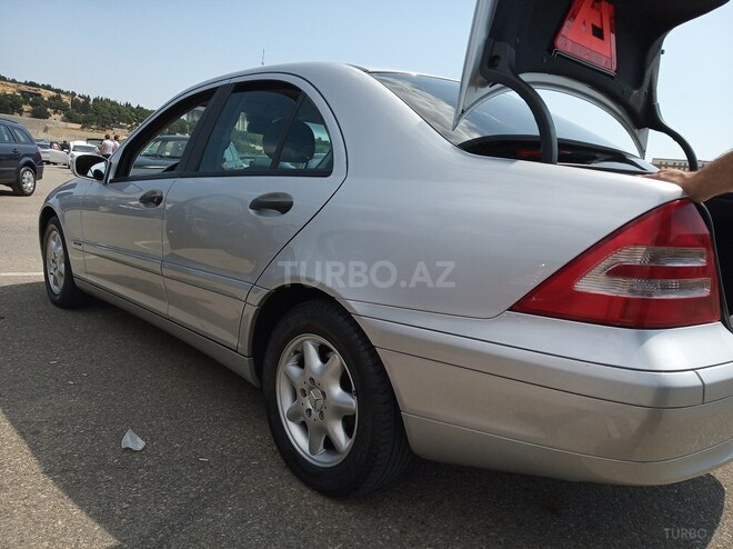 Mercedes C 200 2001, 215,000 km - 2.0 l - Quba