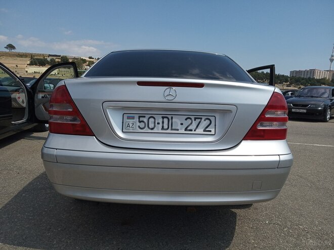 Mercedes C 200 2001, 215,000 km - 2.0 l - Quba