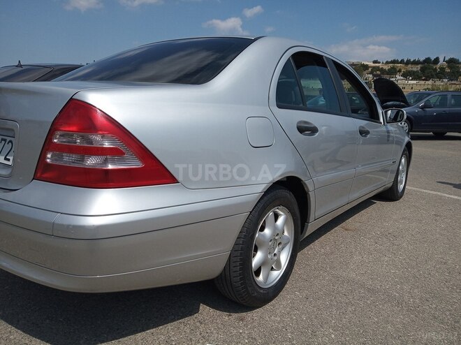 Mercedes C 200 2001, 215,000 km - 2.0 l - Quba