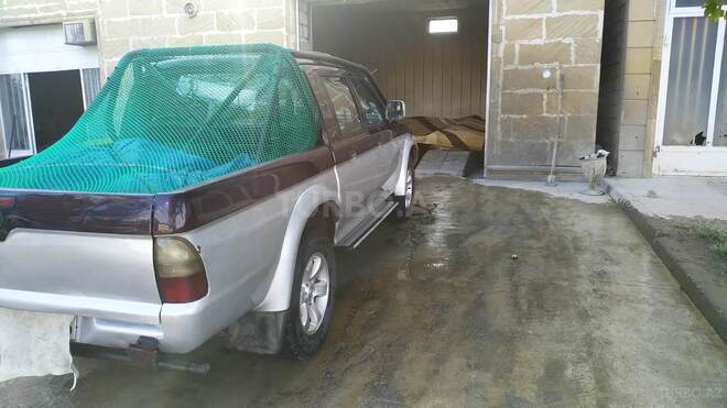 Mitsubishi L200 2004, 361,000 km - 2.5 л - Yevlax