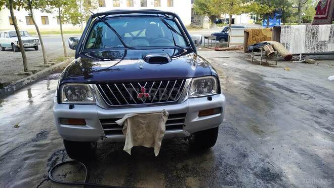 Mitsubishi L200 2004, 361,000 km - 2.5 л - Yevlax