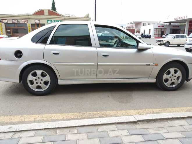 Opel Vectra 2000, 250,000 km - 2.0 l - Gəncə