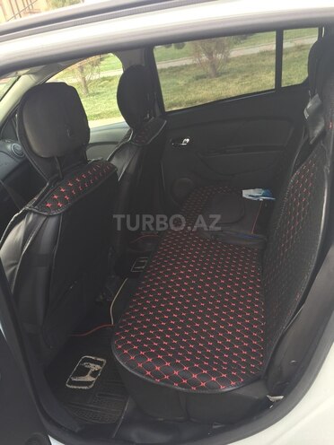 Renault Sandero 2014, 265,000 km - 1.6 l - Quba