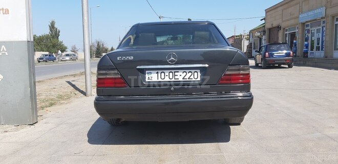 Mercedes E 220 1994, 429,228 km - 2.2 l - Bakı