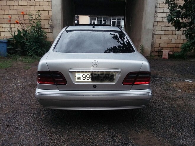 Mercedes E 220 2000, 300,000 km - 2.2 l - Sumqayıt
