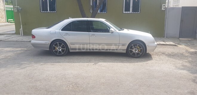 Mercedes E 240 2000, 250,000 km - 2.4 l - Bakı