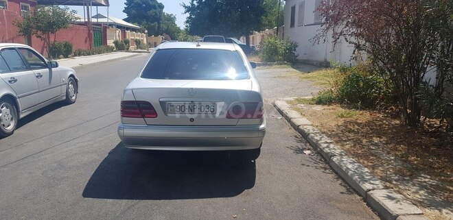 Mercedes E 240 2000, 250,000 km - 2.4 l - Bakı