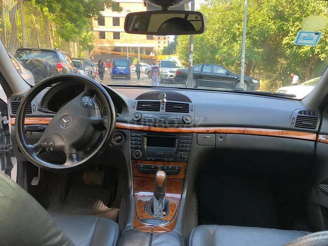 Mercedes E 220 2004, 267,000 km - 2.2 l - Bakı