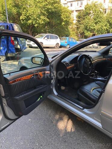 Mercedes E 220 2004, 267,000 km - 2.2 l - Bakı
