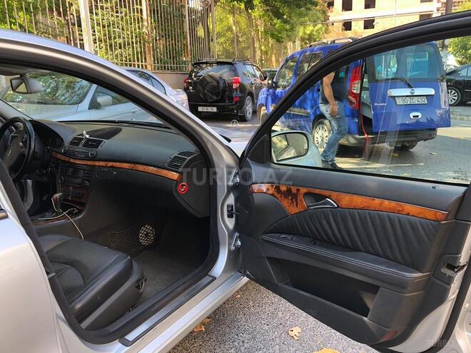 Mercedes E 220 2004, 267,000 km - 2.2 l - Bakı