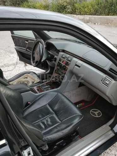 Mercedes E 230 1996, 213,677 km - 2.3 л - Bakı