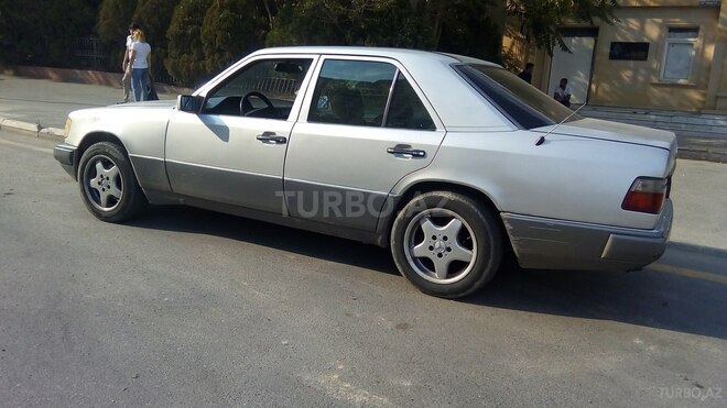 Mercedes E 200 1993, 369,856 km - 2.0 л - Bakı