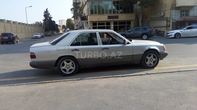 Mercedes E 200 1993, 369,856 km - 2.0 л - Bakı