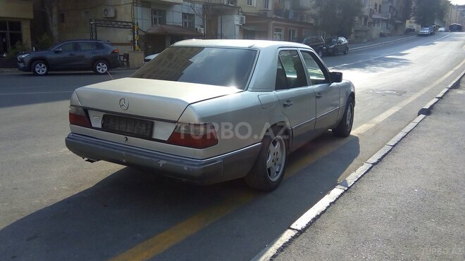 Mercedes E 200 1993, 369,856 km - 2.0 л - Bakı