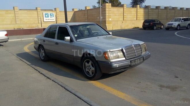 Mercedes E 200 1993, 369,856 km - 2.0 л - Bakı