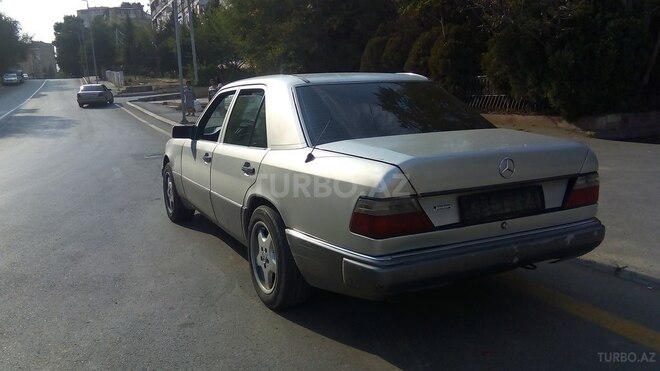 Mercedes E 200 1993, 369,856 km - 2.0 л - Bakı