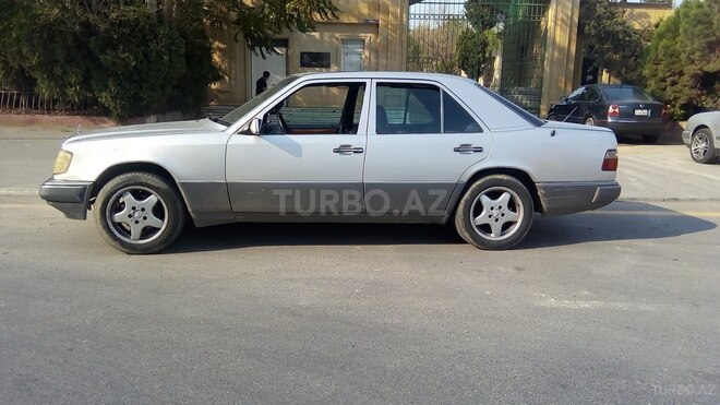 Mercedes E 200 1993, 369,856 km - 2.0 л - Bakı