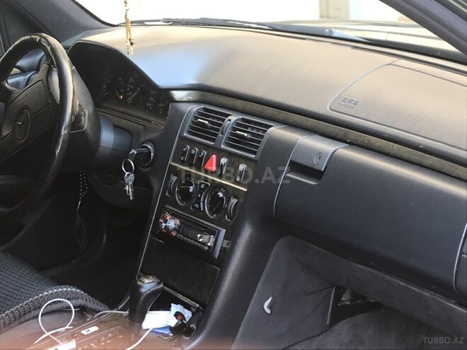 Mercedes E 230 1997, 345,000 km - 2.3 л - Bakı