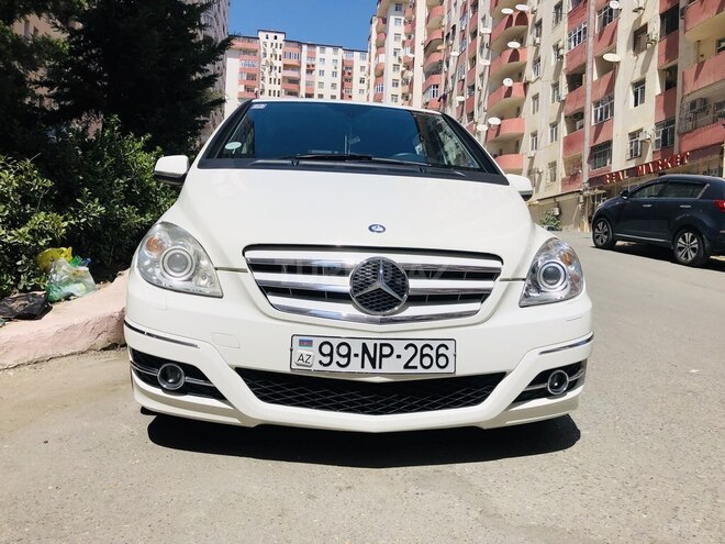 Mercedes B 180 2011, 75,500 km - 1.7 l - Bakı