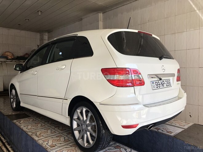Mercedes B 180 2011, 75,500 km - 1.7 l - Bakı