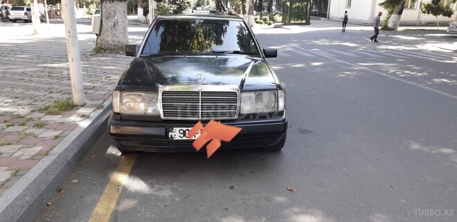 Mercedes E 200 1993, 450,000 km - 2.0 l - Göyçay