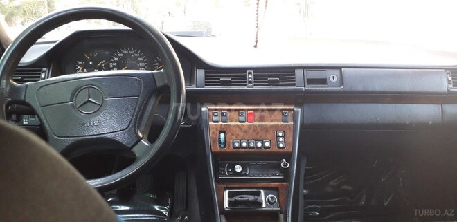 Mercedes E 200 1993, 450,000 km - 2.0 l - Göyçay