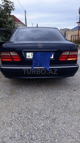 Mercedes E 220 2000, 302,500 km - 2.2 л - Bakı