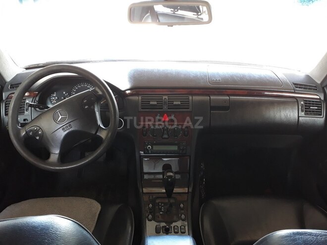 Mercedes E 220 2000, 302,500 km - 2.2 л - Bakı