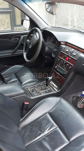 Mercedes E 220 2000, 302,500 km - 2.2 л - Bakı