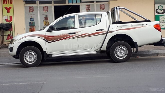 Mitsubishi L200 2011, 190,000 km - 2.5 l - Bakı