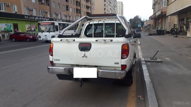 Mitsubishi L200 2011, 190,000 km - 2.5 l - Bakı