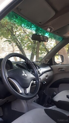 Mitsubishi L200 2011, 190,000 km - 2.5 l - Bakı