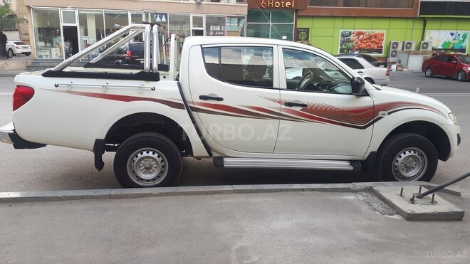 Mitsubishi L200 2011, 190,000 km - 2.5 l - Bakı